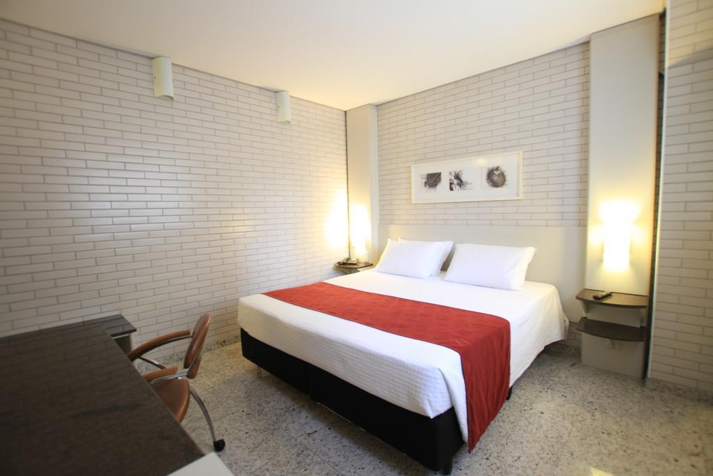 Hotel Confiance Batel Curitiba Kamer foto